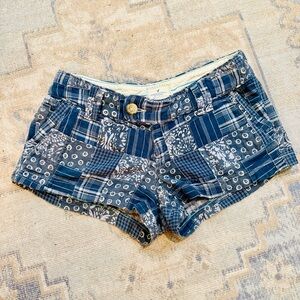 American Eagle Women's Blue Patterned Shorts